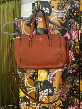 kate spade Jackson Pebbled Leather Shoulder Bag Triple Compartments. Warm Tan.